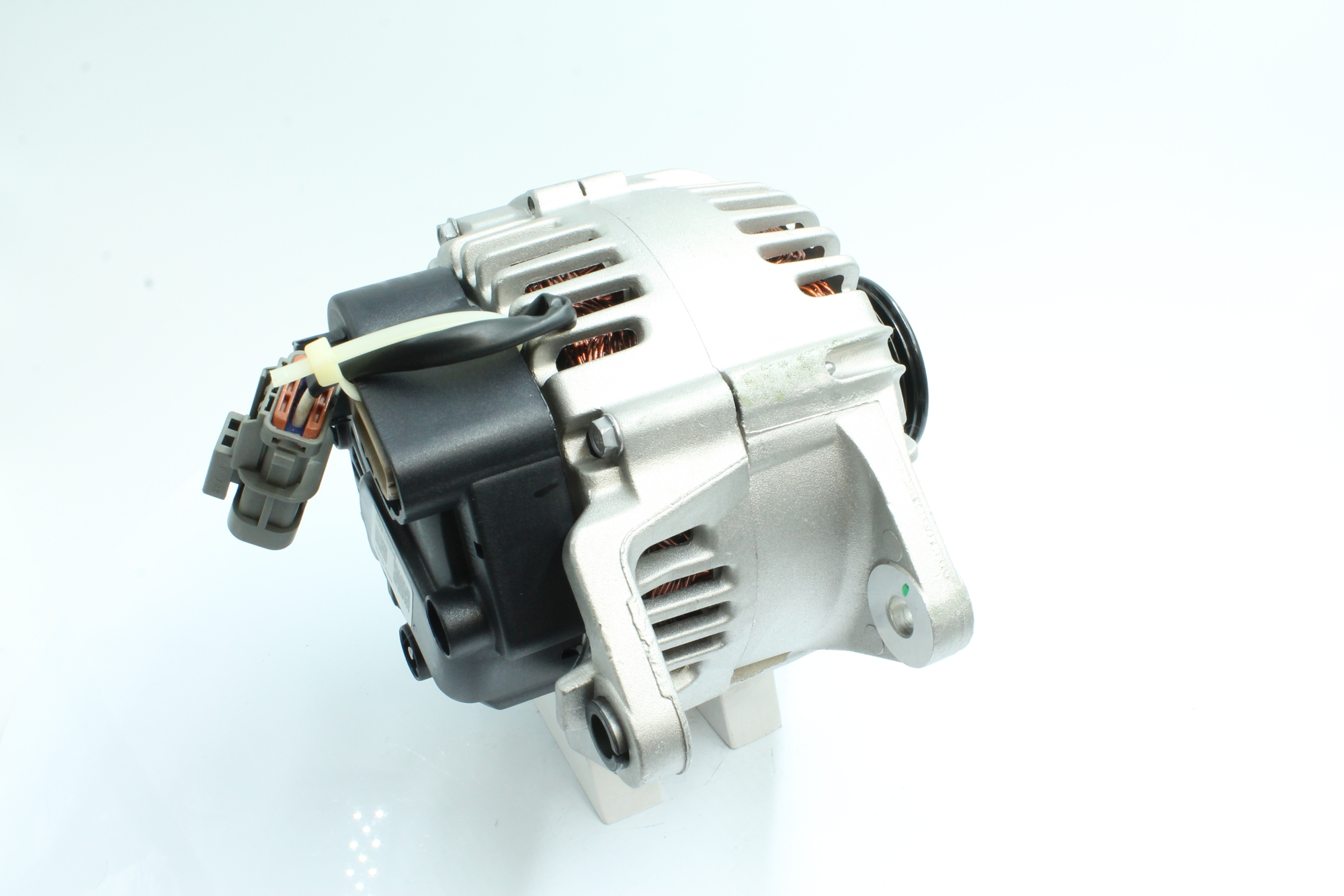 OEM MD313076 PowerMax Laturi 89213308 varten MITSUBISHI