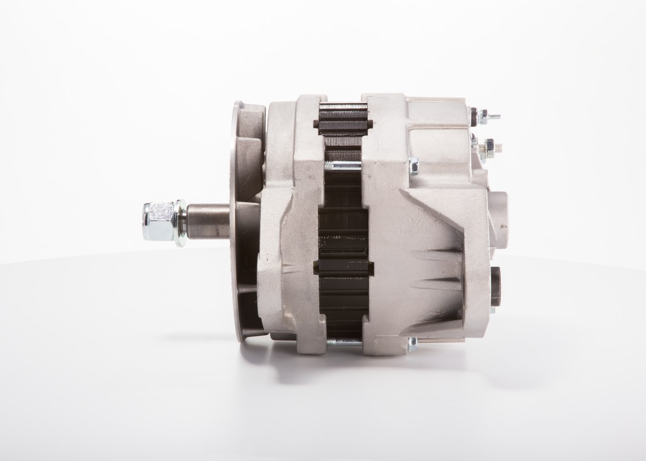 OEM 3935528 BOSCH Laturi F 042 300 003 varten