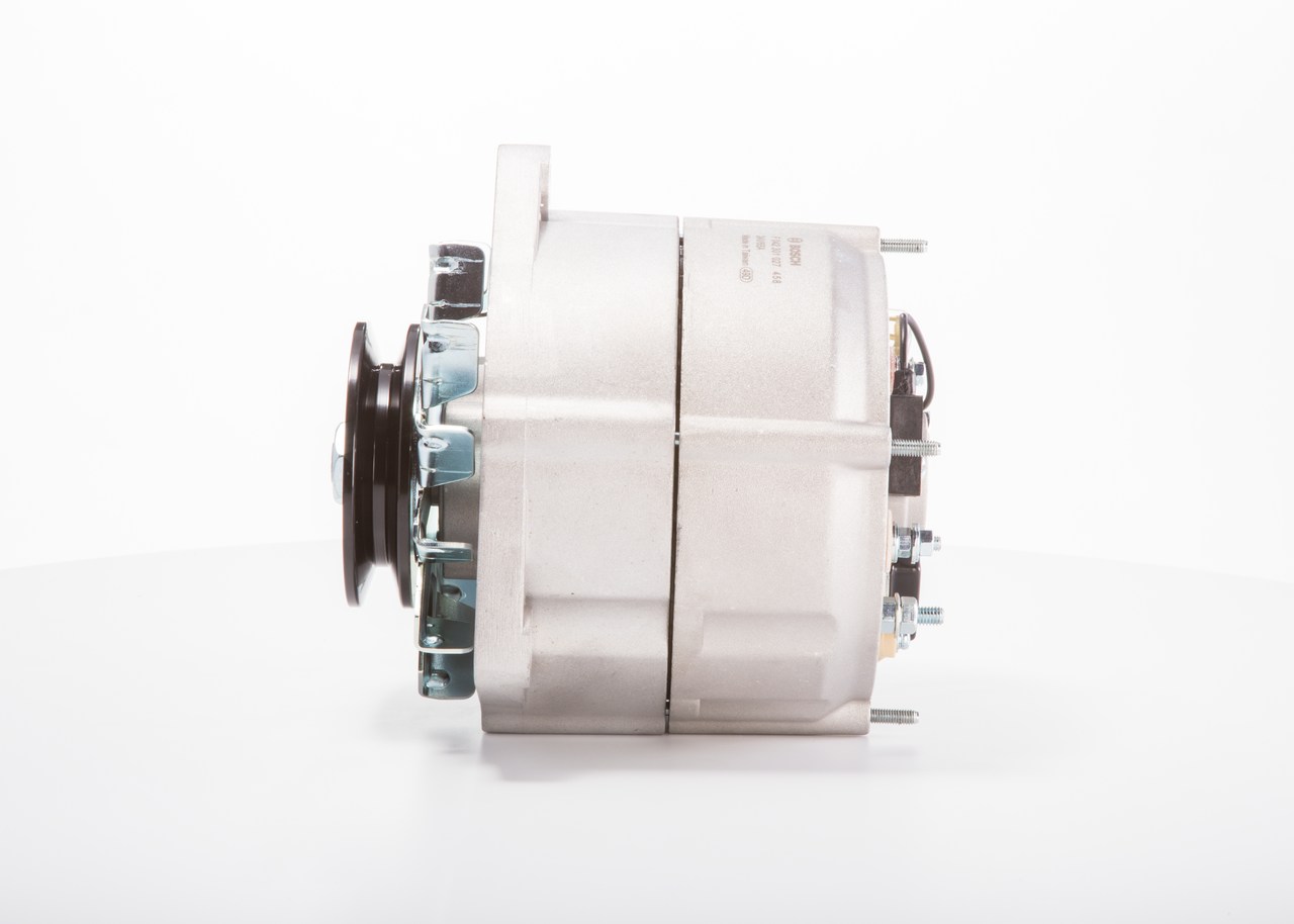 OEM A0091540702 BOSCH Laturi F 042 301 027 varten MERCEDES-BENZ, MAN