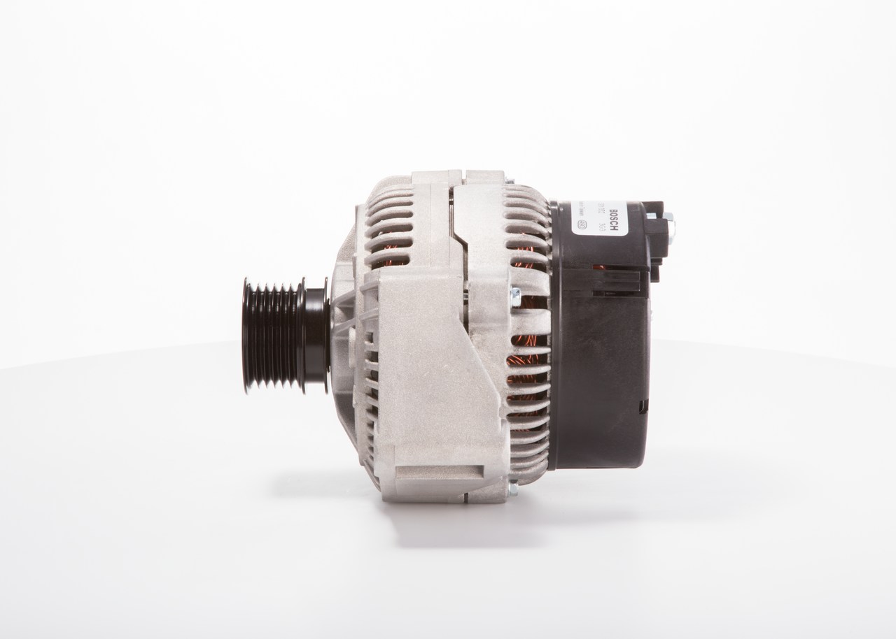 OEM A0091545902 BOSCH Laturi F 042 301 052 varten MERCEDES-BENZ, DAEWOO