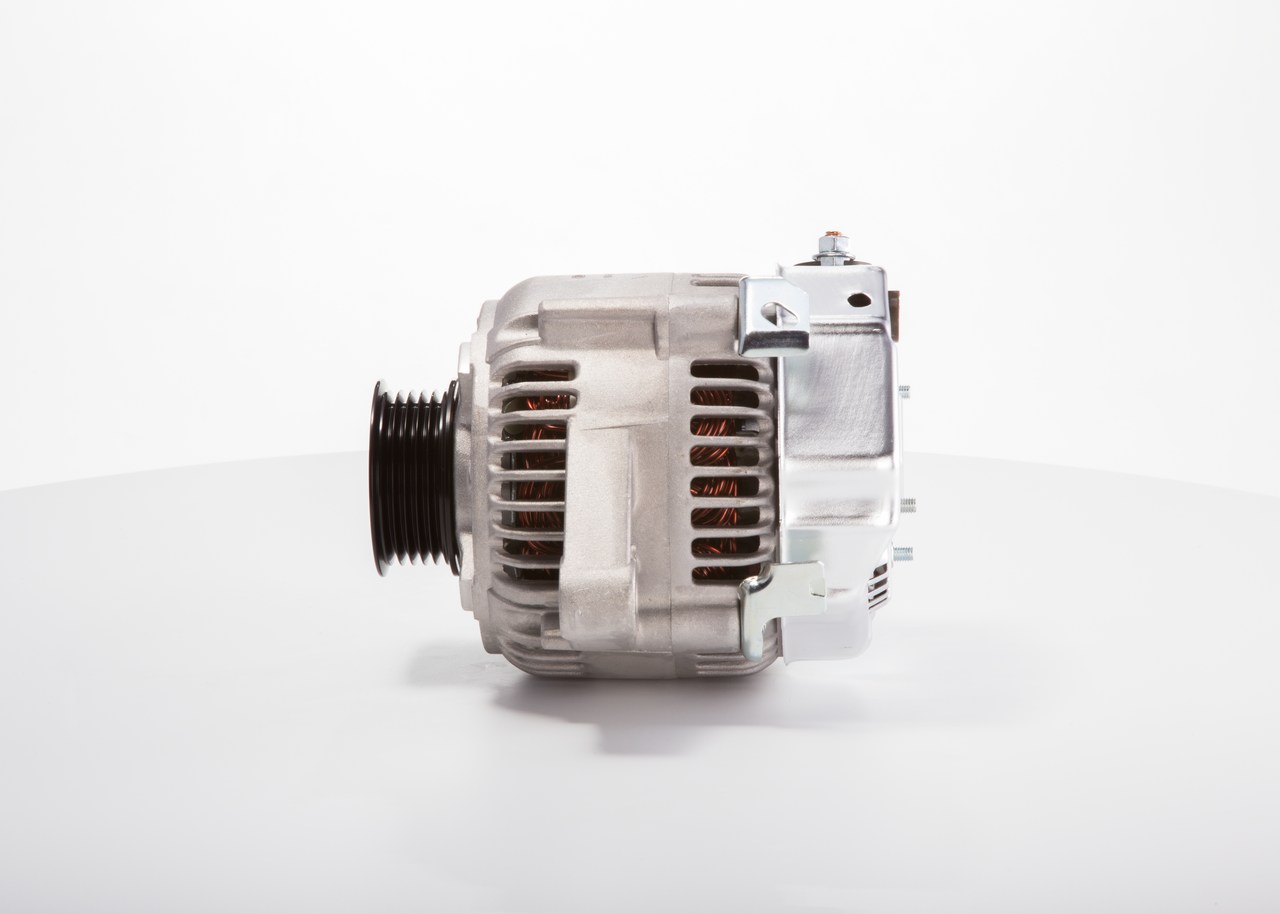 OEM 2706015140 BOSCH Laturi F 042 302 025 varten TOYOTA, WIESMANN