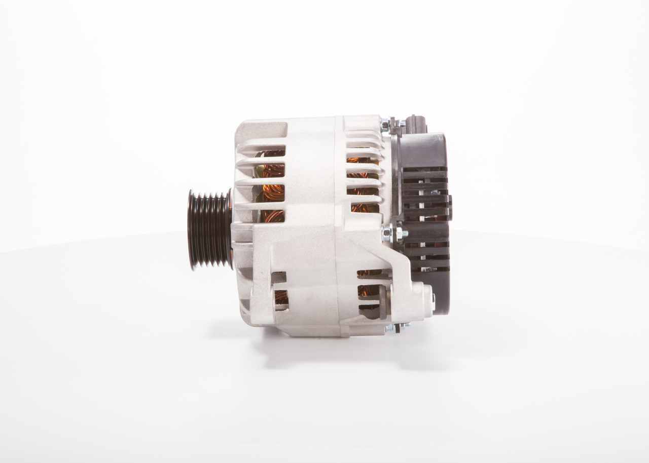 OEM 1097304 BOSCH Laturi F 042 307 013 varten FORD