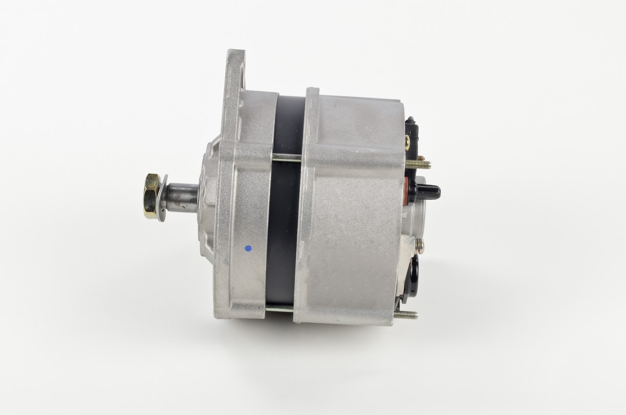 OEM 1178136 BOSCH Laturi 0 120 488 153 varten IVECO