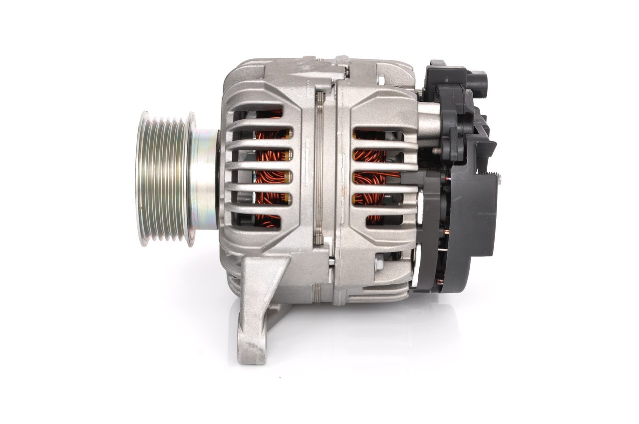 OEM 2995982 BOSCH Laturi 0 124 320 001 varten IVECO