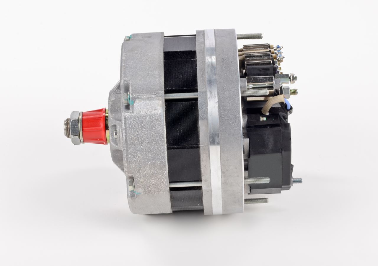 OEM A0131541702 BOSCH Laturi 0 124 325 093 varten MERCEDES-BENZ, CHEVROLET, JEEP, LAND ROVER, CHRYSLER