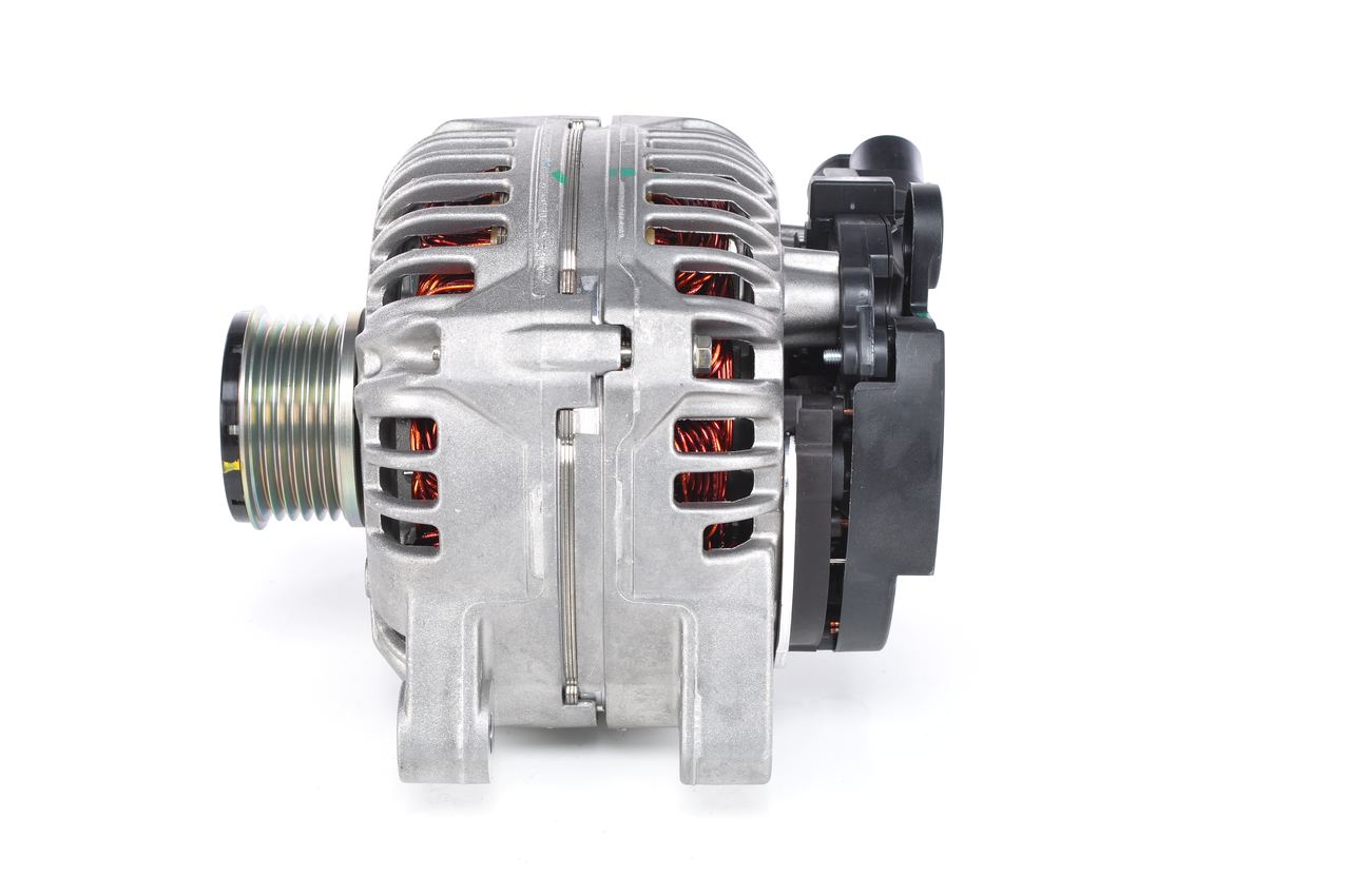 OEM 3140068D02 BOSCH Laturi 0 124 615 027 varten CITROЁN, SUZUKI, LAND ROVER
