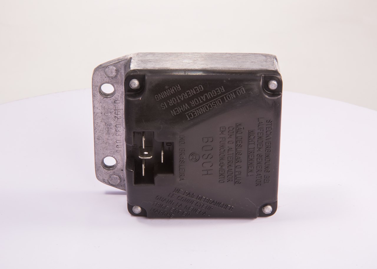 OEM 0300586 BOSCH Jänniteensäädin 0 192 033 005 varten