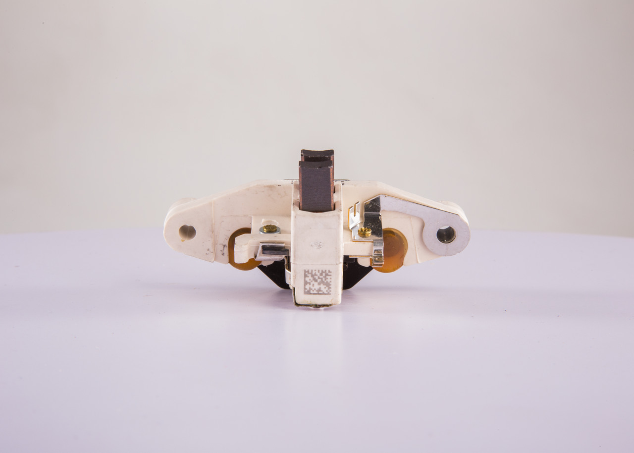 OEM 024276 BOSCH Dynamoregulator 1 197 311 090 for PEUGEOT, CITROЁN, PUCH