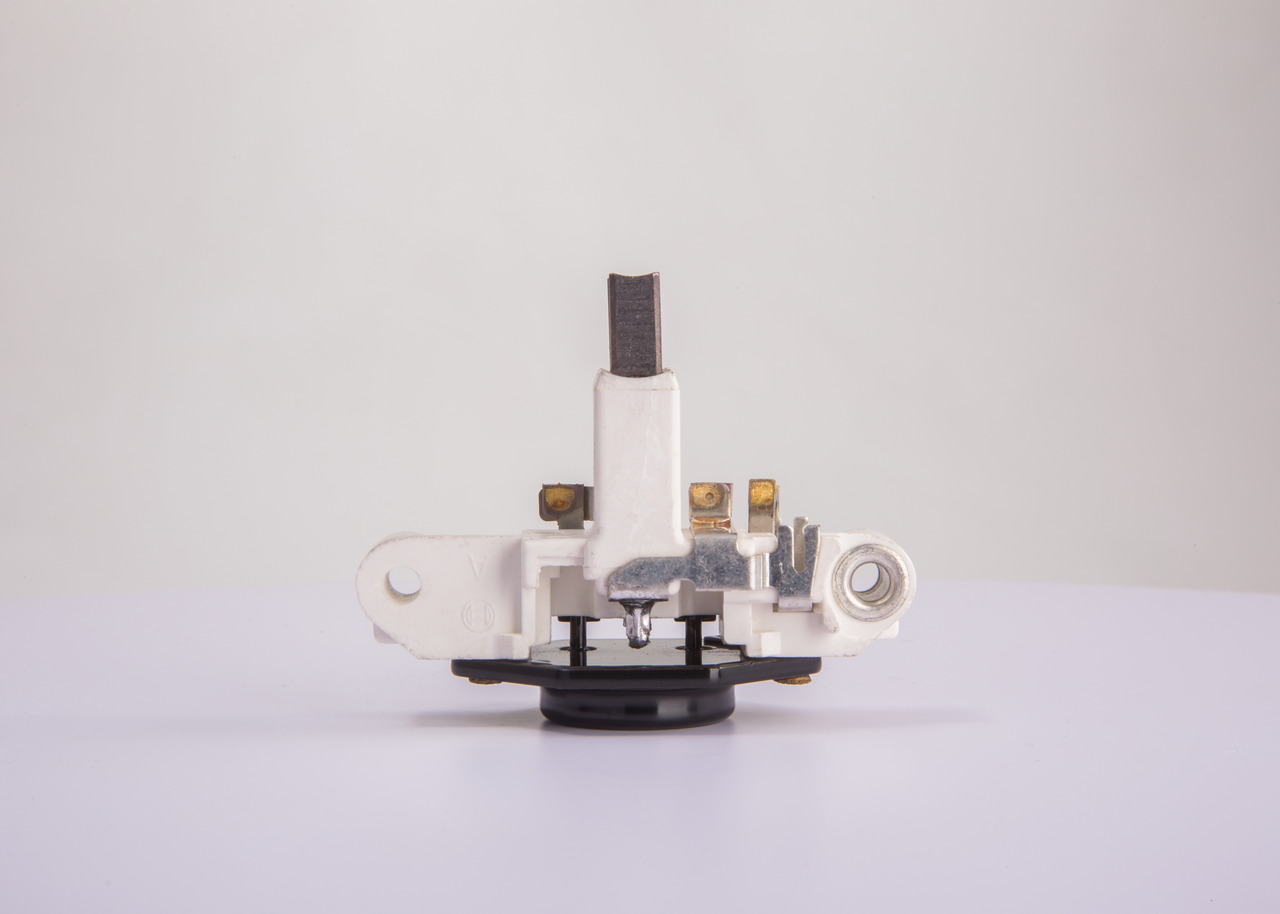 OEM 028903803C BOSCH Alternator Regulator 1 197 311 223 for VW, AUDI, SKODA, SEAT, MAN