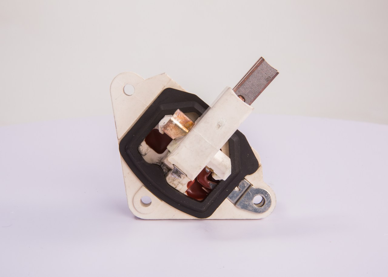 OEM A0001543005 BOSCH Jänniteensäädin 1 197 311 316 varten MERCEDES-BENZ, DAIMLER