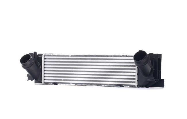 STARK Intercooler (SKICC-0890251) til BMW 3 Touring (F31) 330 d (210 KW / 286 HK / fra 2012)