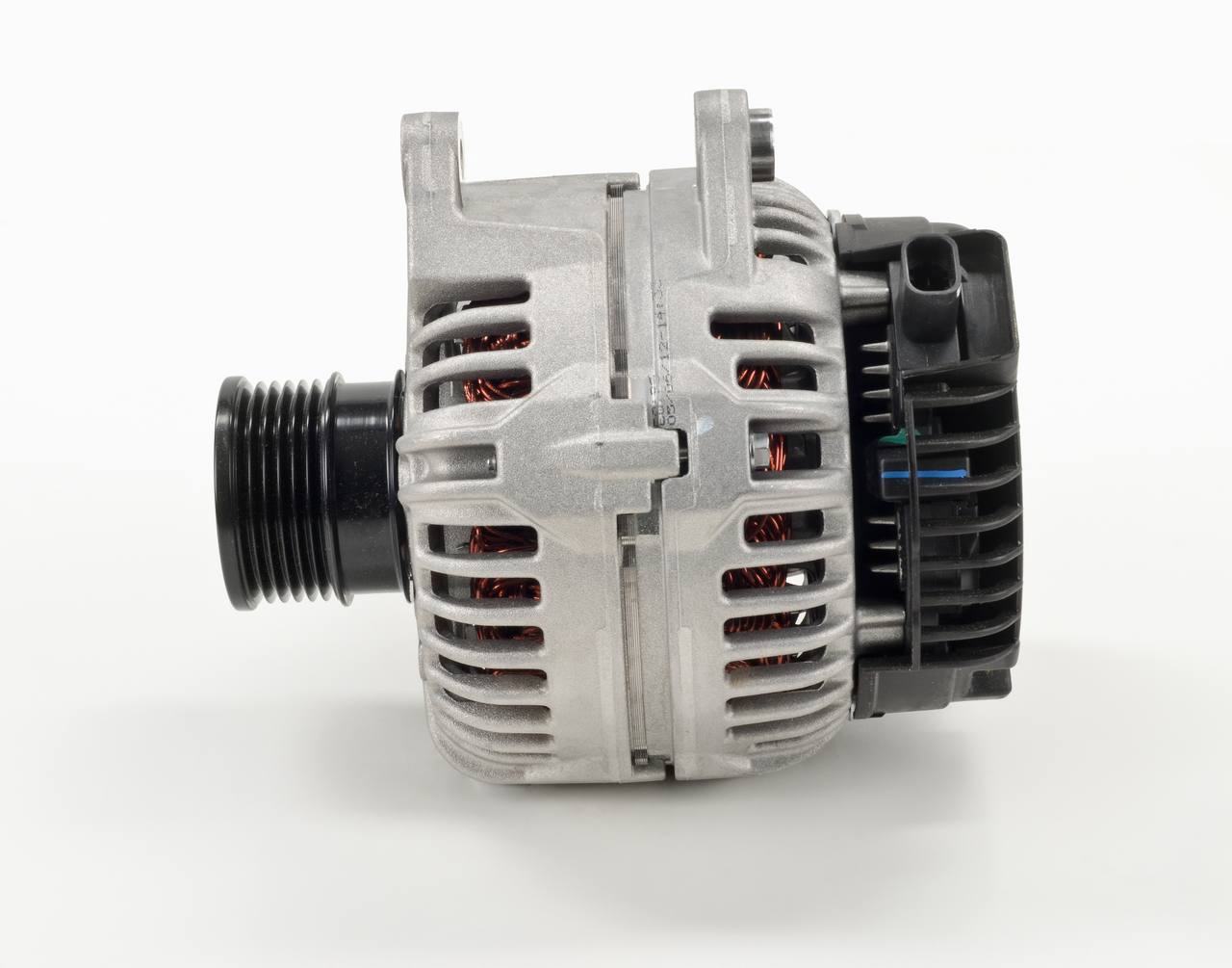 OEM 93187415 BOSCH Laturi 1 986 A01 157 varten OPEL, SAAB, CHEVROLET, CADILLAC, VAUXHALL