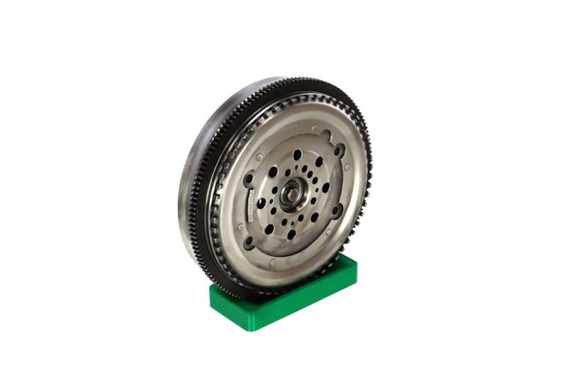 Vliegwiel (009-001-000040R) van REMANTE Voor MERCEDES-BENZ SPRINTER 4-t Open laadbak/ Chassis (904) 411 CDI 4x4 (80 KW / 109 PK / Van 2000)