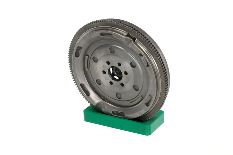 Svinghjul (009-001-000231R) fra REMANTE for AUDI A4 Sedan (8E2, B6) 1.9 TDI (96 KW / 130 HK / Fra 2000)