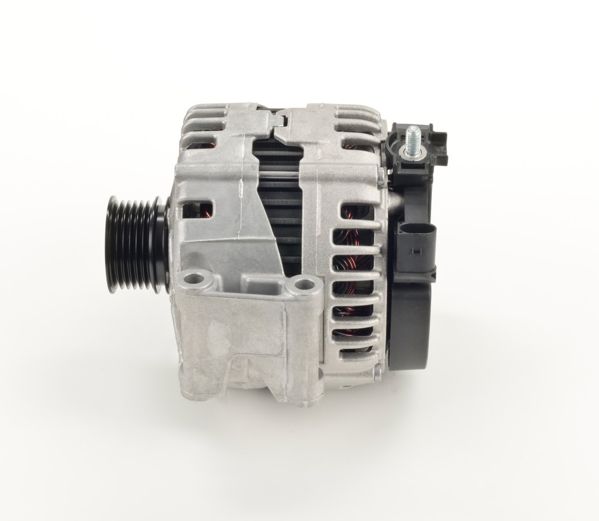 OEM 0131540502 BOSCH Laturi 0 121 813 101 varten MERCEDES-BENZ