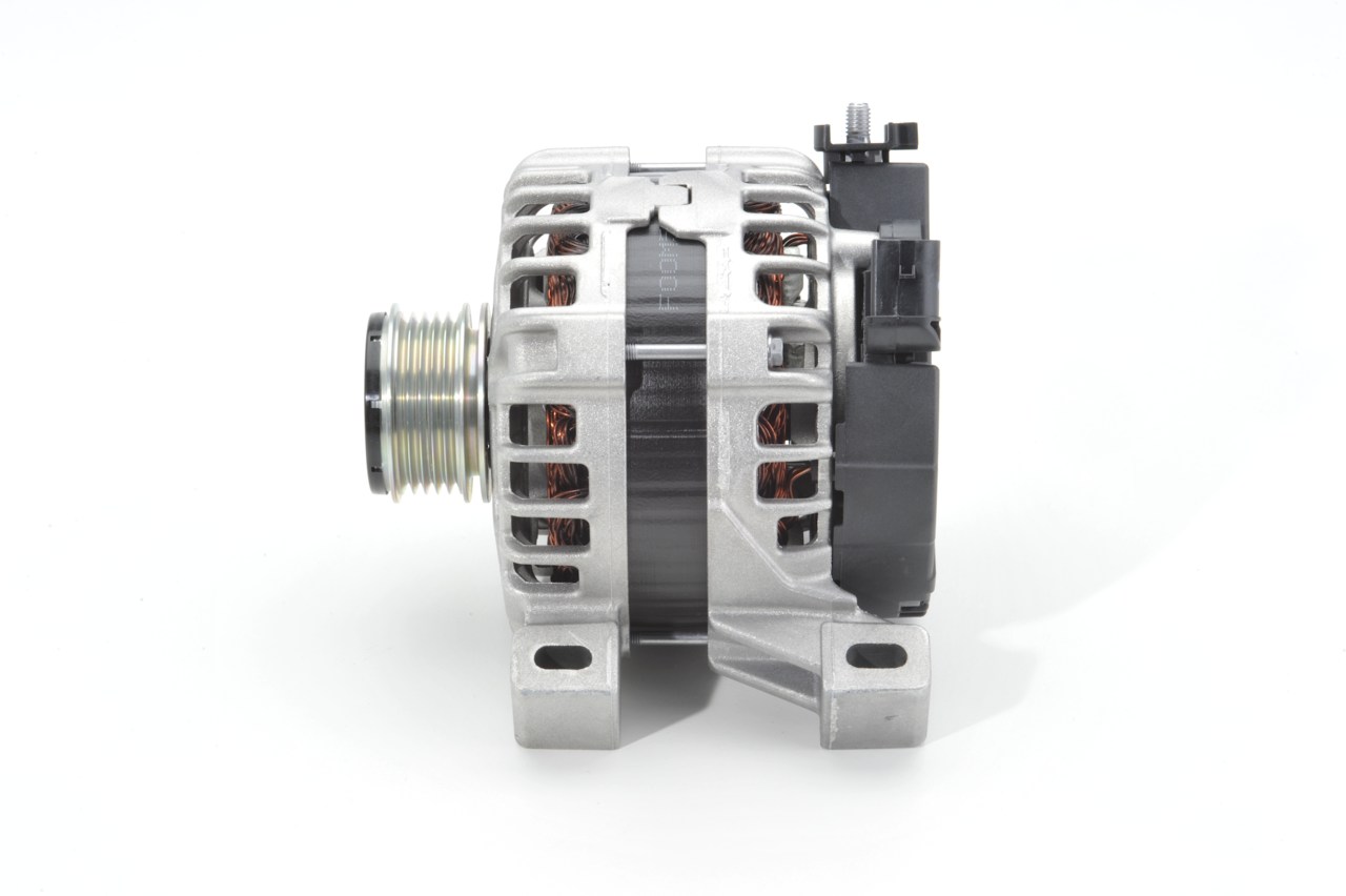 Laturi (0 125 711 048) alkaen BOSCH varten VOLVO V40 Hatchback (525, 526) T5 AWD 210 HV