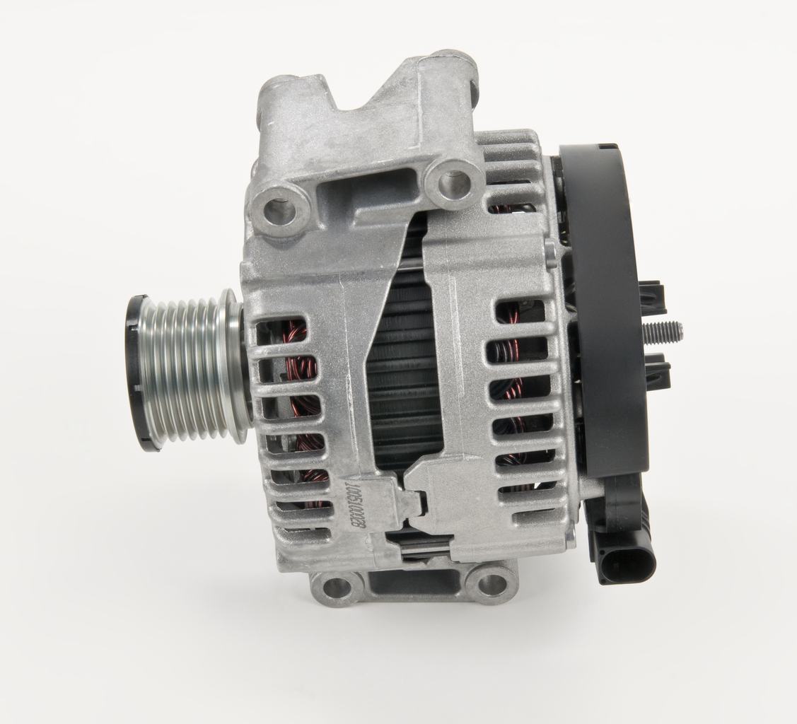 OEM A0131547002 BOSCH Laturi 0 121 715 115 varten MERCEDES-BENZ