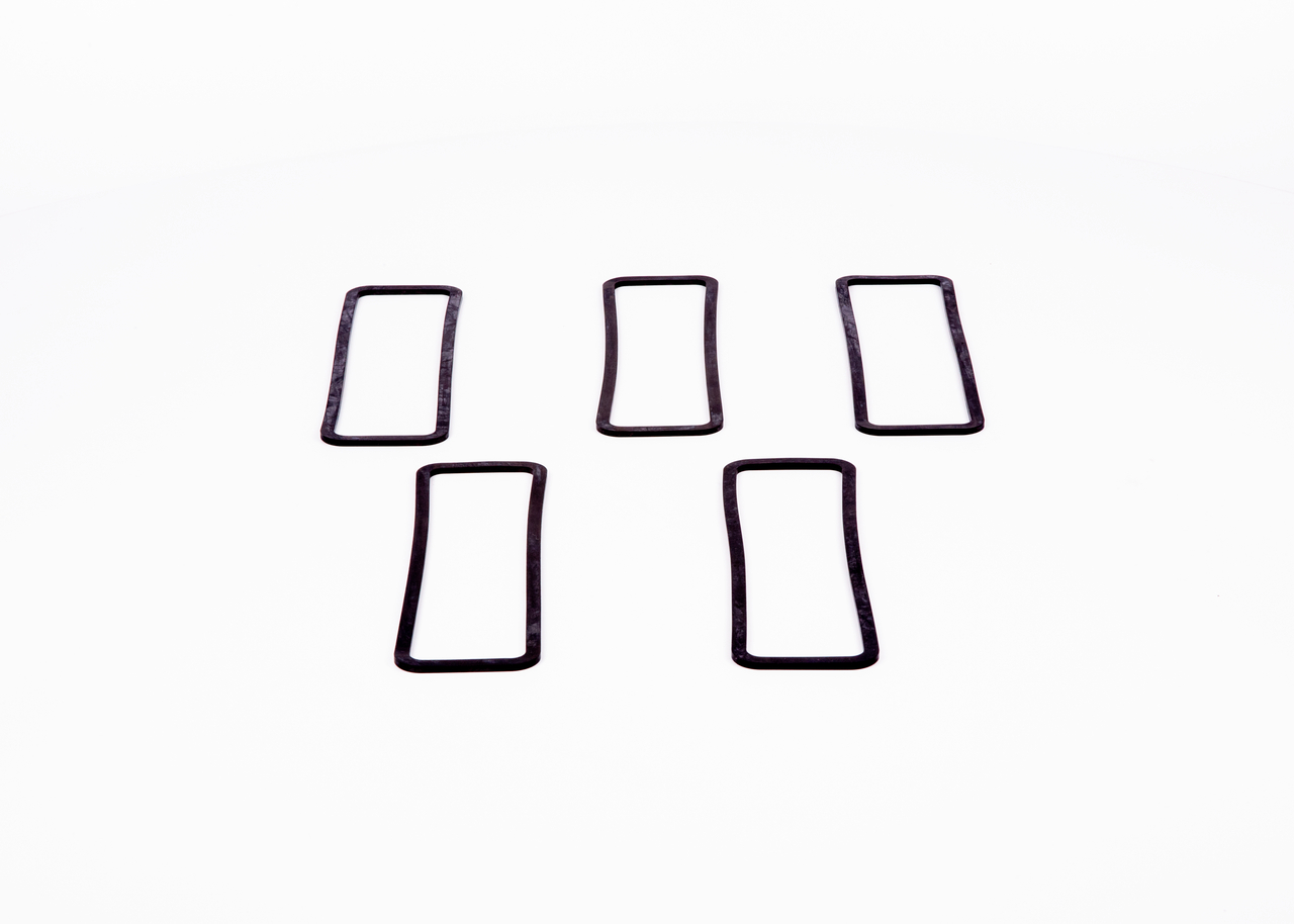 OEM 1318756 BOSCH Tiiviste, ajovalokehys 1 411 015 097 varten