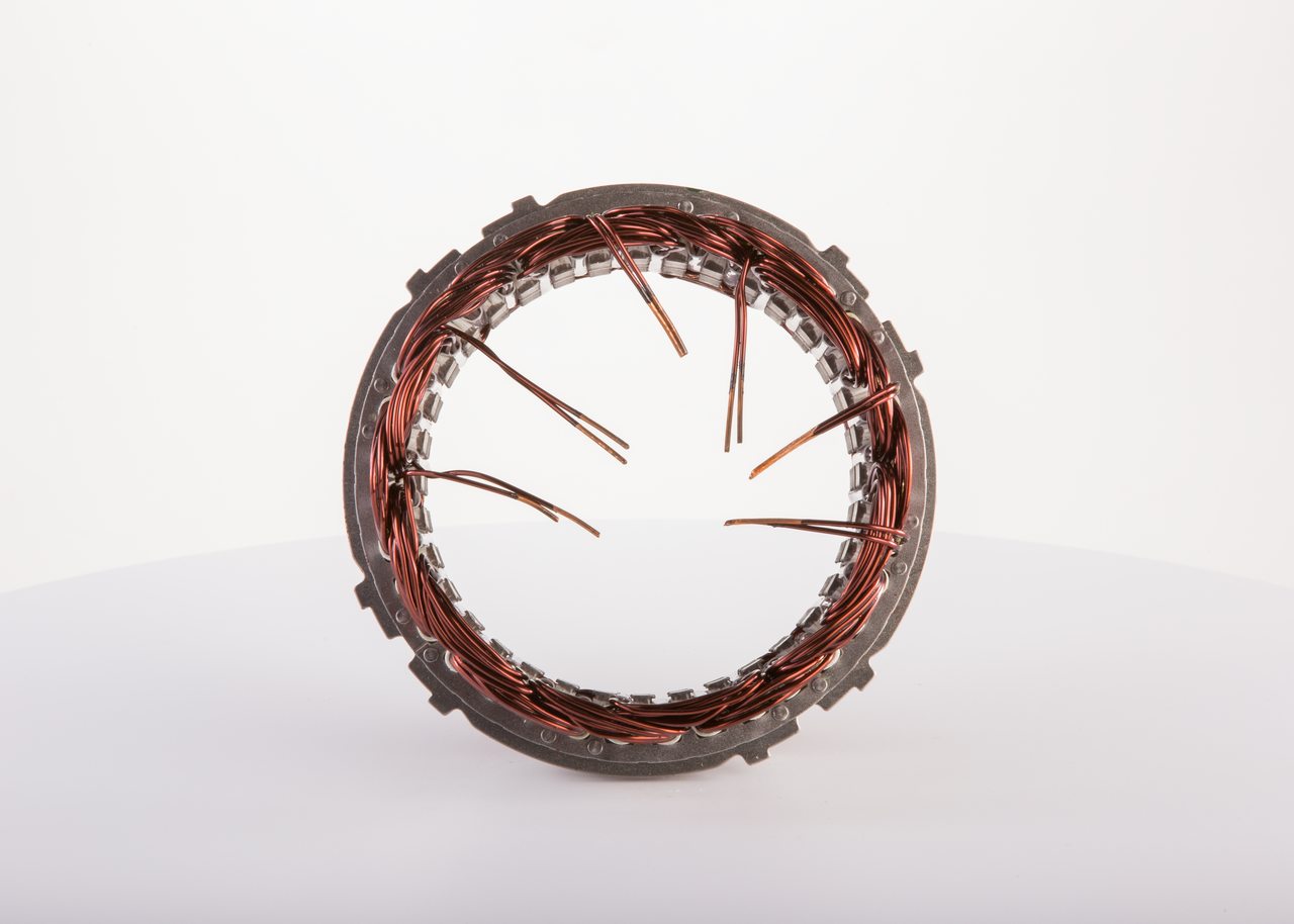 Stator, dynamo (F 00M 130 101) fra BOSCH for VOLVO V70 II (285) 2.3 AWD (195 KW / 265 HK / Fra 2000)