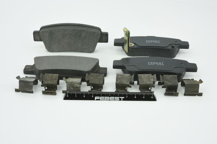 FEBEST Juego de pastillas de freno (0301-RER) para HONDA CR-V IV (RM_) 2.2 i-DTEC 4WD (RE6) (110 KW / 150 CV / de 2012)